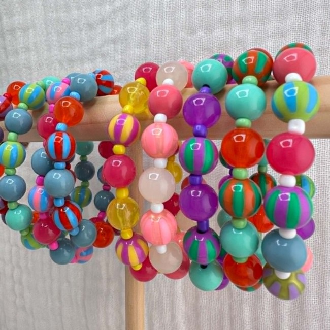 Bracelet élastique en perles colorées fait main près de Bordeaux