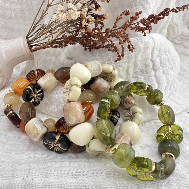 bracelets élastique de créateur, grosses perles acrylique de couleur tubes et fleurs, atelier proche de Bordeaux bracelets élastique de créateur, grosses perles acrylique de couleur tubes et fleurs, atelier proche de Bordeaux