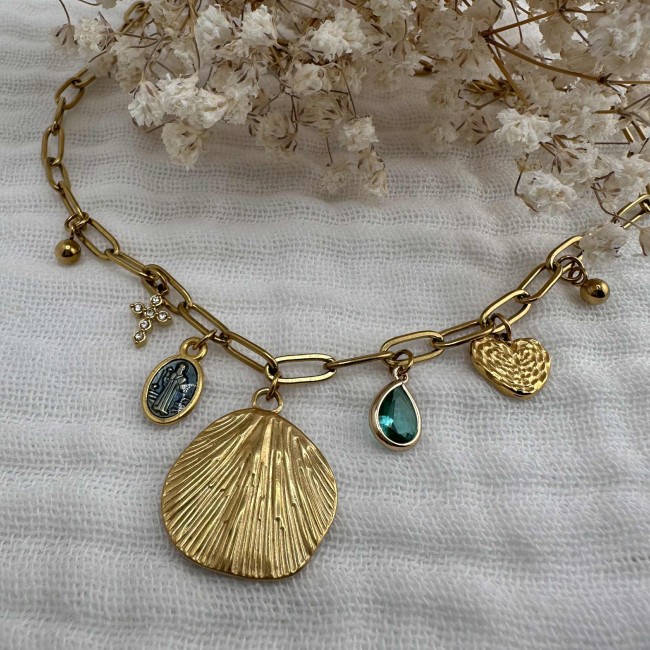 collier créateur, breloques, pampilles et charms, sur chaîne doré, acier inox doré et coloré, ajustable, atelier proche de Bordeaux collier créateur, breloques, pampilles et charms, sur chaîne doré, acier inox doré et coloré, ajustable, atelier proche de Bordeaux