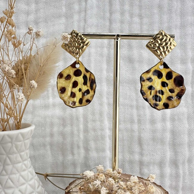 boucles d'oreilles de créateur, pendentif pétale fleur guépard clou d'oreille acier inox doré, atelier proche de Bordeaux boucles d'oreilles de créateur, pendentif pétale fleur guépard clou d'oreille acier inox doré, atelier proche de Bordeaux