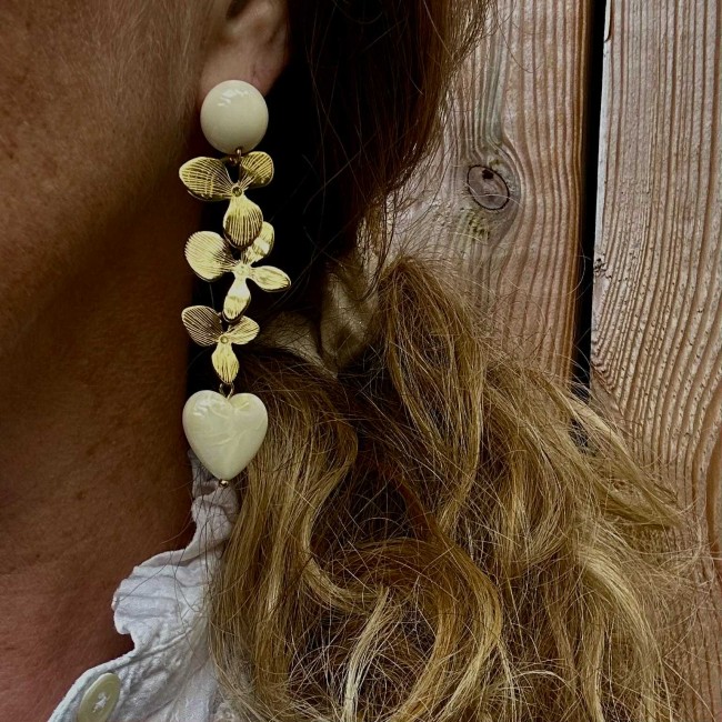 8b66e9f9-a87b-4261-8723-33cf0a25b716