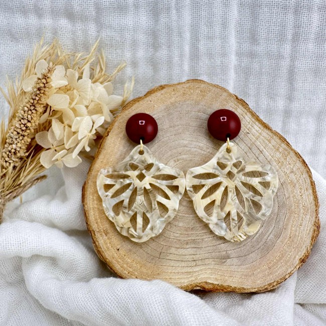 boucles d'oreilles de créateur, pendentif volute résine ajouré clou d'oreille acier inox rond résine, atelier proche de Bordeaux boucles d'oreilles de créateur, pendentif volute résine ajouré clou d'oreille acier inox rond résine, atelier proche de Bordeaux