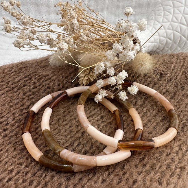 bracelets de créateur perles incurvées en résine colorée, unies, pailletées ou motif animal, élastique, atelier proche de Bordeaux bracelets de créateur perles incurvées en résine colorée, unies, pailletées ou motif animal, élastique, atelier proche de Bordeaux