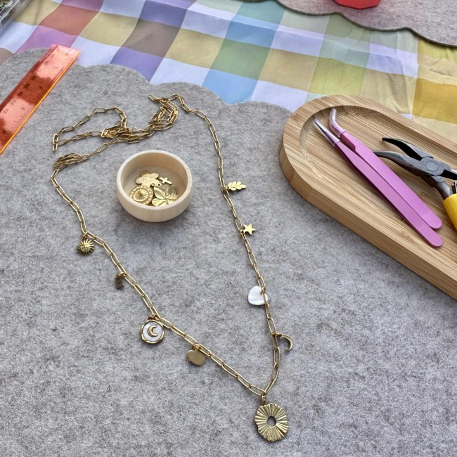 Atelier créatifs de bijoux sautoir et bague en acier inoxydable doré, proche de Bordeaux, repartez avec votre propre création unique