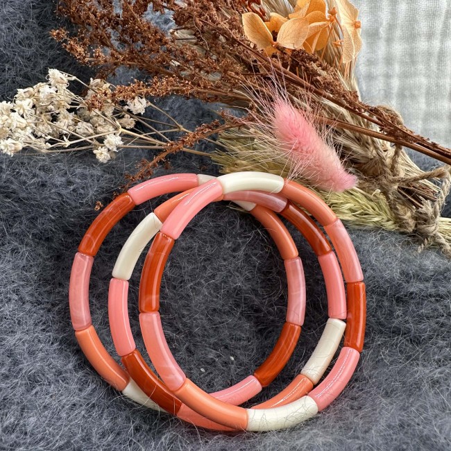 bracelets de créateur perles incurvées en résine colorée, unies, pailletées ou motif animal, élastique, atelier proche de Bordeaux bracelets de créateur perles incurvées en résine colorée, unies, pailletées ou motif animal, élastique, atelier proche de Bordeaux