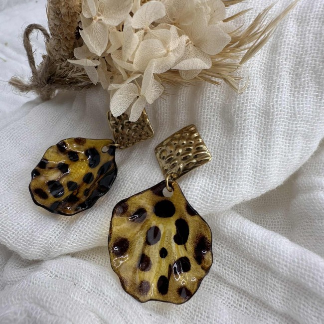 boucles d'oreilles de créateur, pendentif pétale fleur guépard clou d'oreille acier inox doré, atelier proche de Bordeaux boucles d'oreilles de créateur, pendentif pétale fleur guépard clou d'oreille acier inox doré, atelier proche de Bordeaux