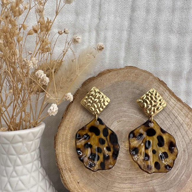 boucles d'oreilles de créateur, pendentif pétale fleur guépard clou d'oreille acier inox doré, atelier proche de Bordeaux boucles d'oreilles de créateur, pendentif pétale fleur guépard clou d'oreille acier inox doré, atelier proche de Bordeaux
