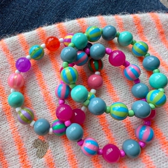 Bracelet élastique femme en perles multicolores aux couleurs vives