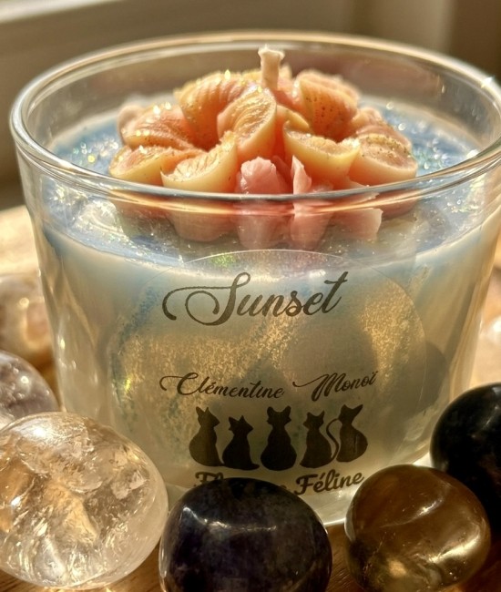 Bougie artisanale clémentine monoï thème mer et plage avec mer agitée et ses fleurs de monoï