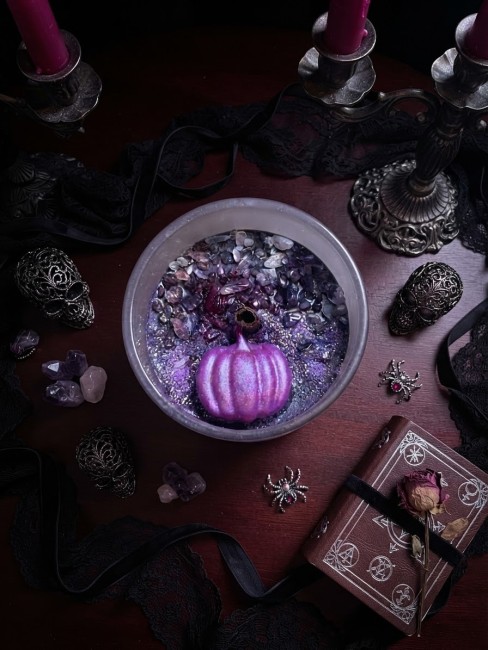 Bougie parfumée lithothérapie thème halloween collection spooky season flamme féline