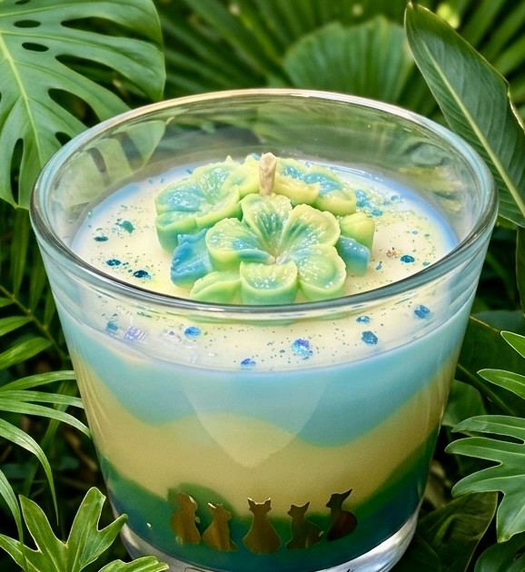 bougie artisanale tropicale au monoï flamme féline bougie artisanale Monoï aloha dégradé de couleur décor tropical