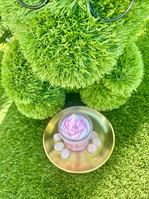 la bougie ultra girly bougie fantaisie pinky girl rose et blanche avec strass