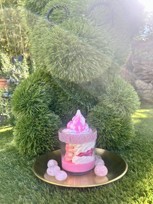 la bougie ultra girly bougie fantaisie pinky girl rose et blanche avec strass