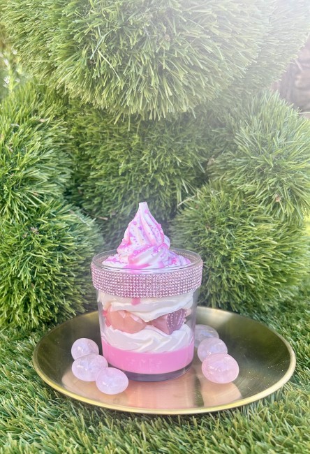 la bougie ultra girly bougie fantaisie pinky girl rose et blanche avec strass