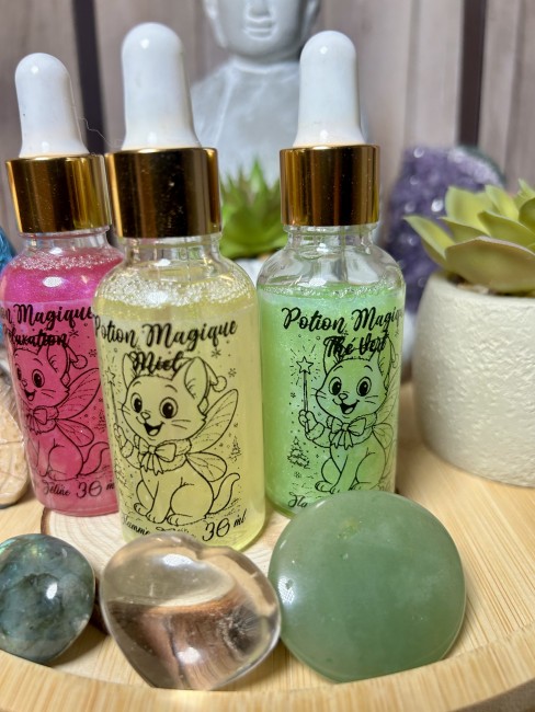 Découvrez les potions magiques , des fondants liquides artisanaux pour parfumer rapidement et puissamment votre maison! Potion magique le fondant liquide ultrapuissant de Flamme Féline