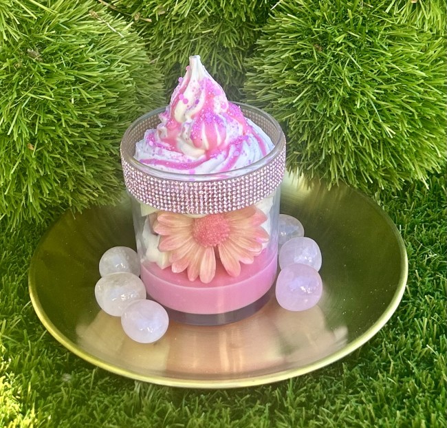 la bougie ultra girly bougie fantaisie pinky girl rose et blanche avec strass