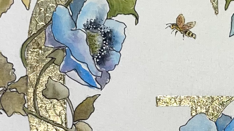Initiale peinte à la main d'une feuille d'or et entourée d'un décor d'anémones peint à l'aquarelle
