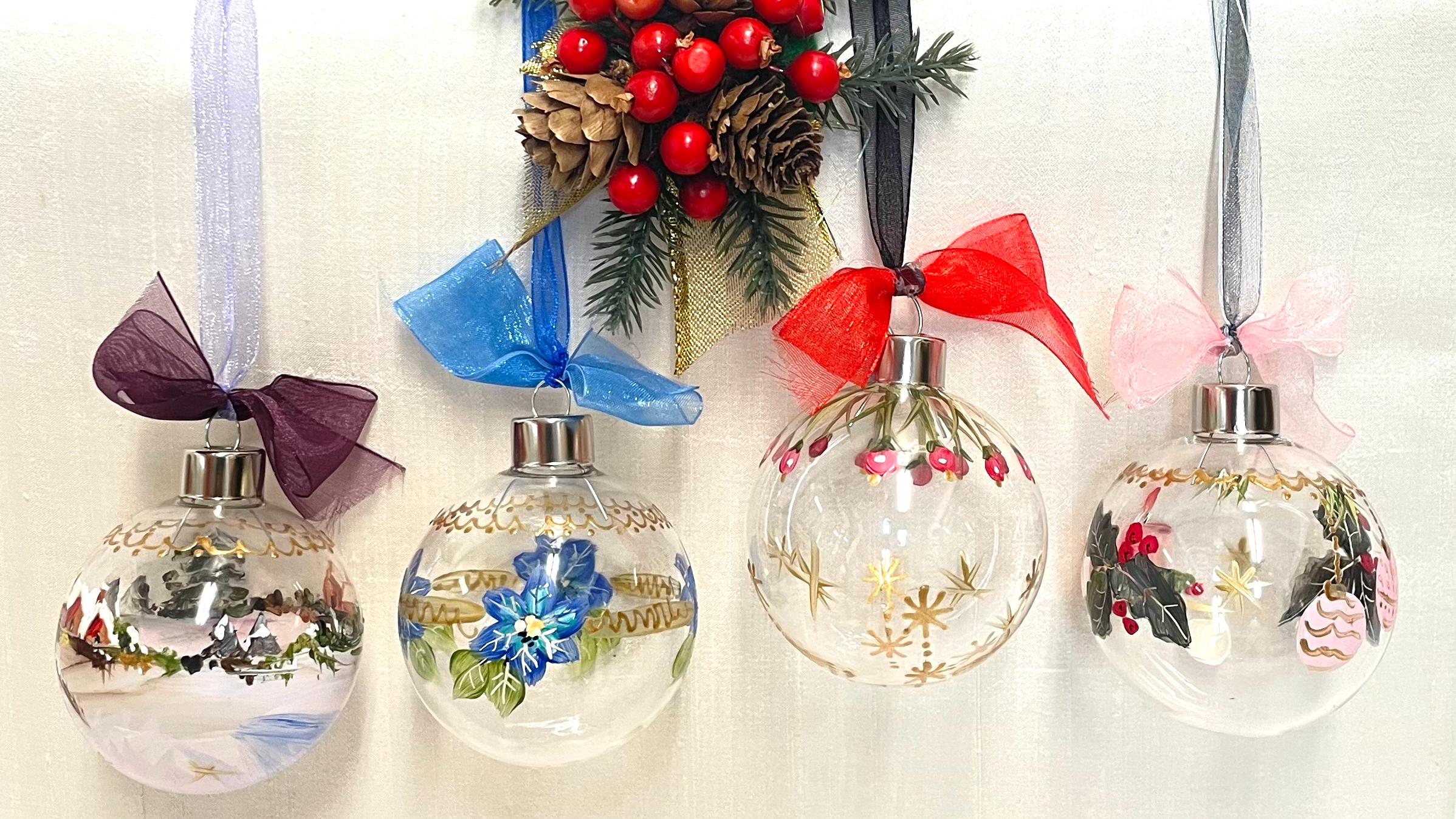 détail des 4 boules en verre