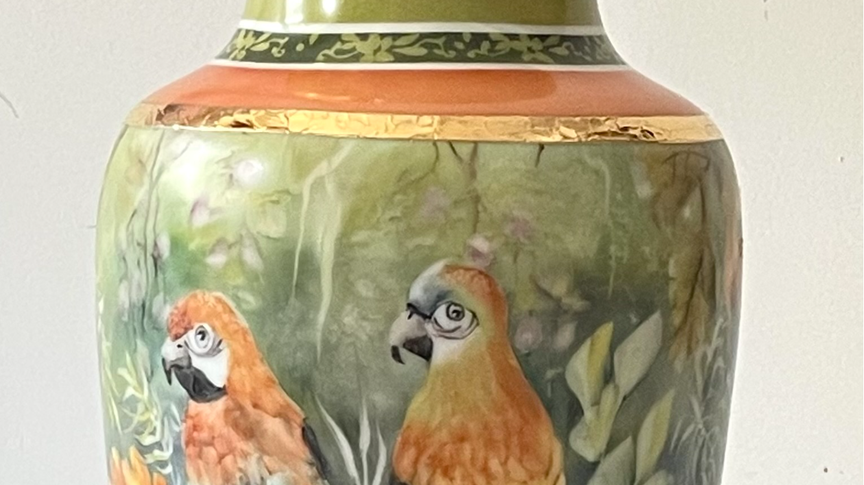 pied de lampe décor d'oiseaux exotiques