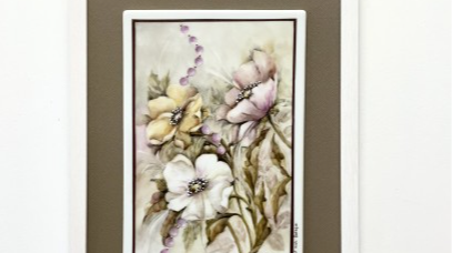 décor floral peint à la main sur porcelaine