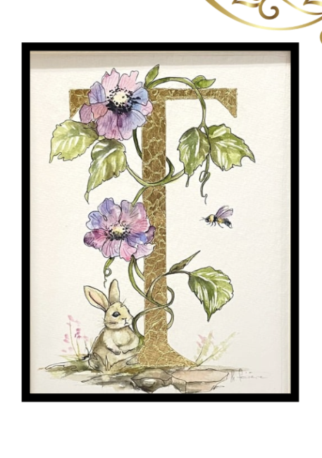 Initiale peinte à la main d'une feuille d'or et entourée d'un décor de mauves à l'aquarelle