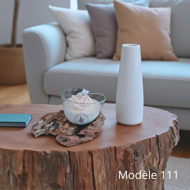 bougie-artisanale-balade-en-foret-verre-souffle-sur-racine-de-bois-salon-dhiver