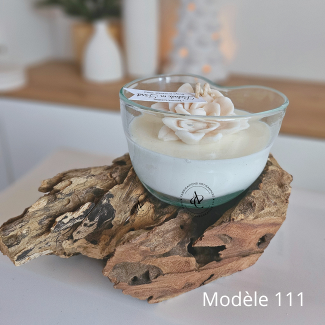 bougie-parfumee-balade-en-foret-verre-souffle-sur-racine-de-bois-naturelle-modele-111