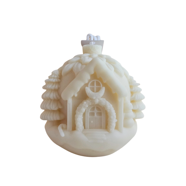bougie-decorative-maison-enneigee-cire-vegetale-modele-noel-fond-blanc-face