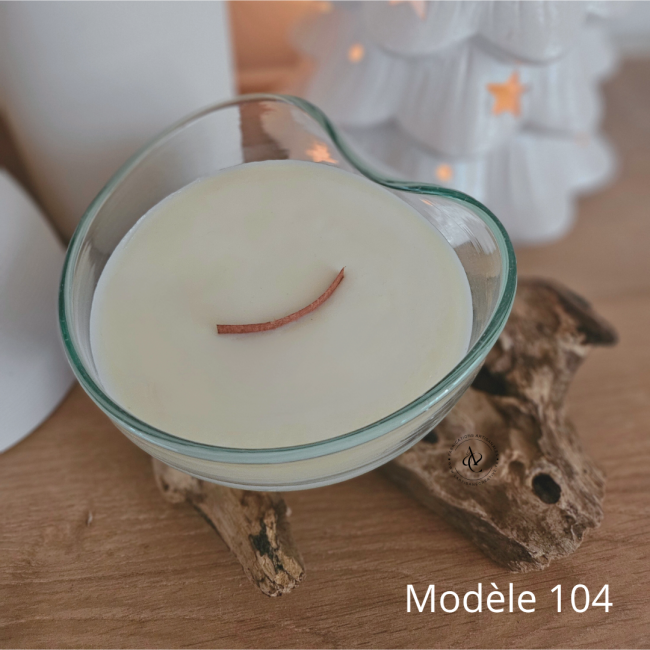 taille-reelle-bougie-verre-souffle-a-la-bouche-parfum-balade-en-foret-socle-racine-de-bois