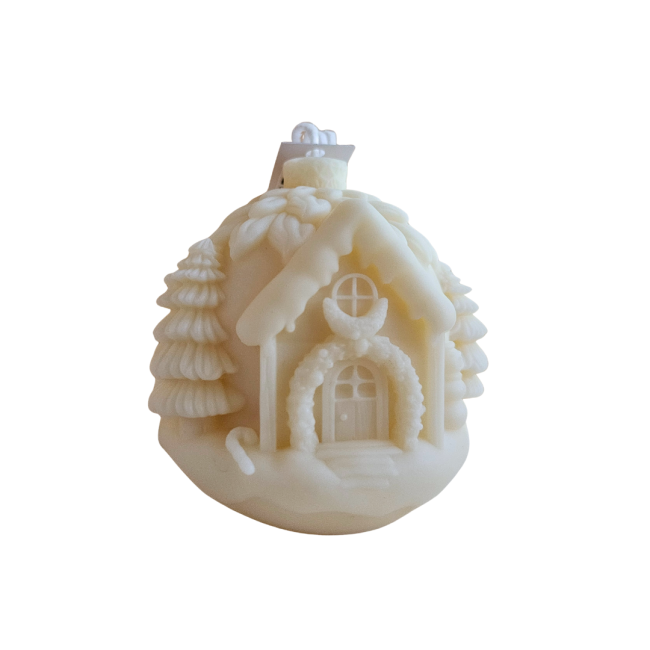 bougie-decorative-maison-enneigee-cire-vegetale-modele-noel-fond-blanc