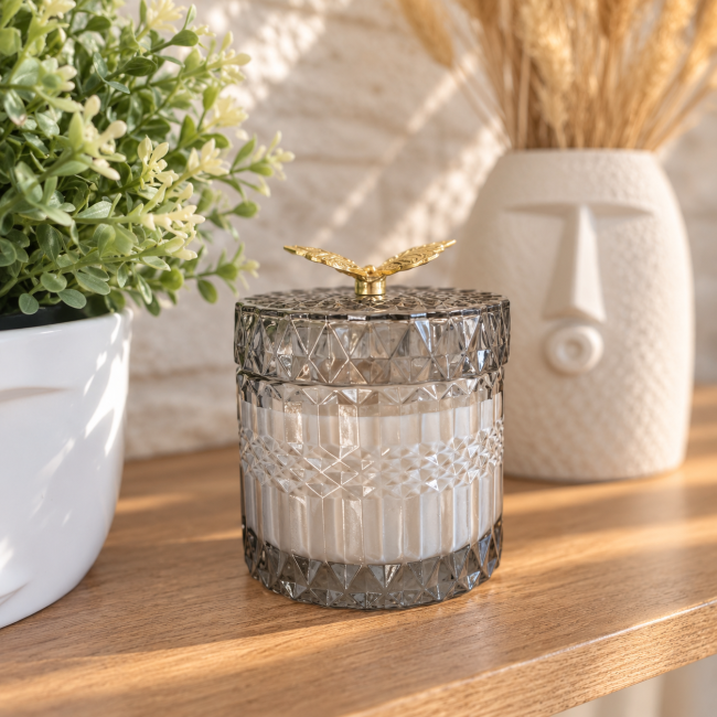 bougie-parfumee-bonbonniere-verre-meche-bois-papillon-dore