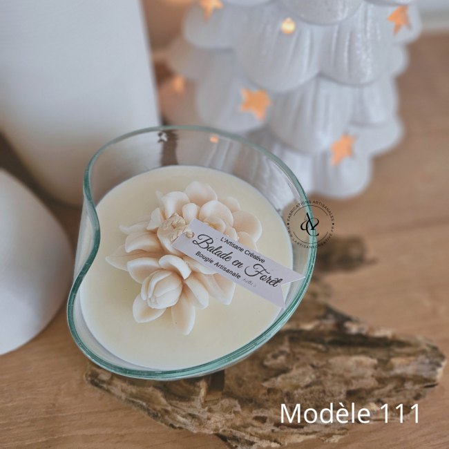 detail-bougie-balade-en-foret-fleur-en-cire-verre-souffle-a-la-bouche