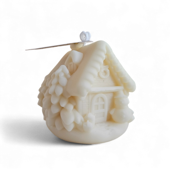 bougie-decorative-maison-enneigee-cire-vegetale-modele-noel-profil-fond-blanc