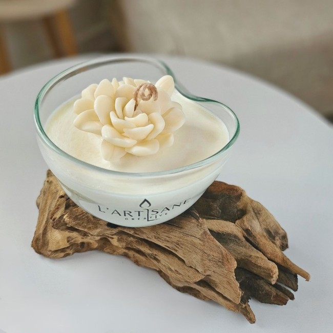 bougie-artisanale-en-verre-souffle-parfum-epices-de-noel-racine-de-bois-sculptee-naturelle