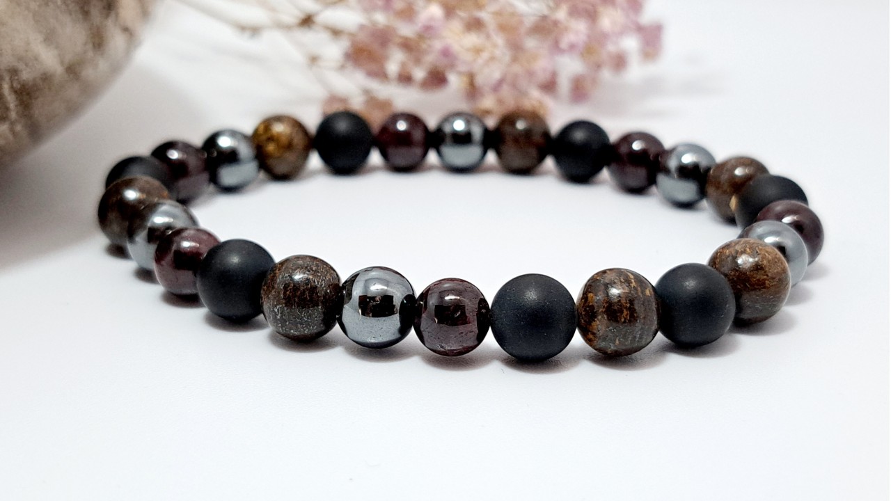 bracelet pierre naturelle pour homme en bronzite et hématite contre la fatigue par domidora