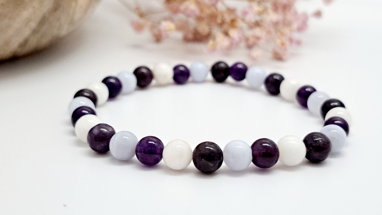 bracelet en pierres naturelles pour la ménopause amethyste, calcedoine, pierre de lune et lepidolite