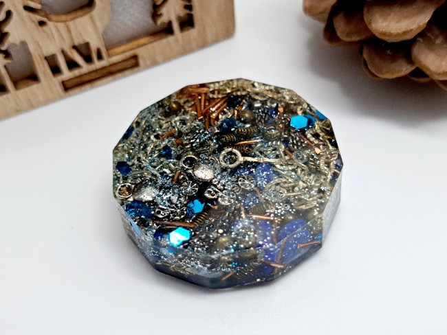 orgonite de poche protection lapis lazuli bleu et fleur de lotus pour cadeau merci noel ou anniversaire