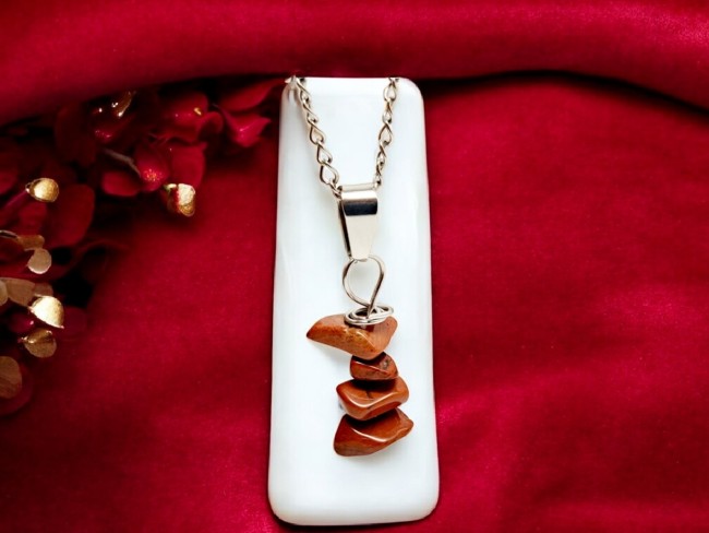 pendentif-jaspe-rouge pendentif pierre naturelle jaspe rouge et chaine acier , cadeau fete des mères, cadeau noel maman, cadeau lithothérapie
