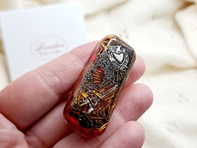 orgonite de poche résine et cornaline, cadeau de noel unisexe fait mains
