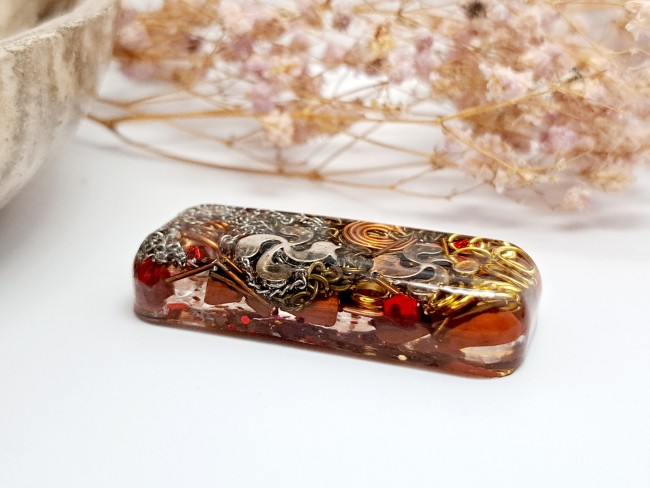 orgonite de poche protection en jaspe rouge et croix basque pour cadeau merci noel ou anniversaire