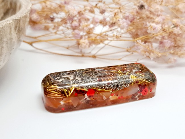 orgonite de poche résine et cornaline, cadeau de noel unisexe fait mains