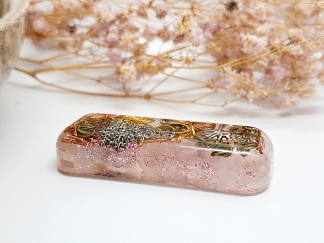 cadeau future maman, orgonite de poche en quartz rose, pour cadeau noel amour et douceur, fait mains