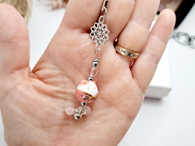 marque page maneki neko chat porte bonheur rose, cadeau Noel amour