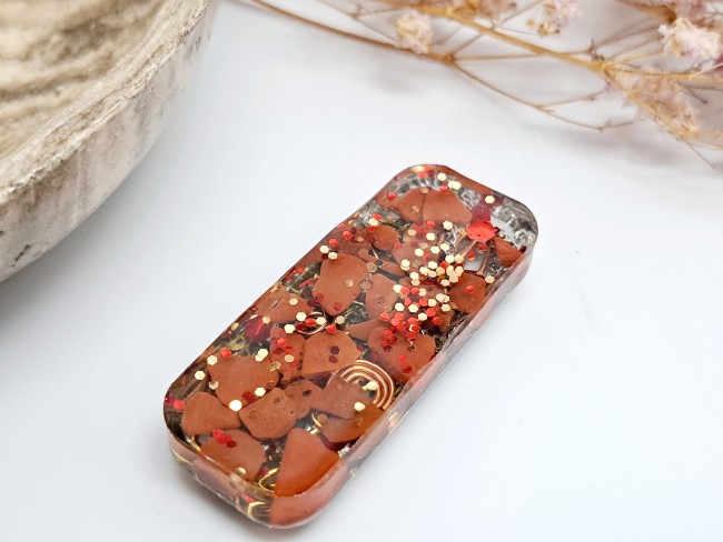 orgonite de poche protection en jaspe rouge et croix basque pour cadeau merci noel ou anniversaire