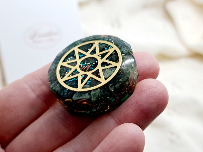 orgonite de poche verte en aventurine, cadeau unisexe noel, anniversaire, gestion colère, protection