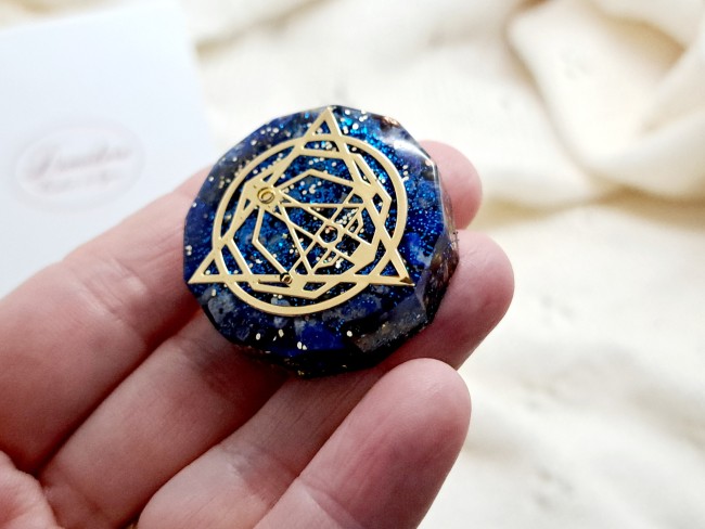 orgonite de poche protection bleue en lapis lazuli pour cadeau merci noel ou anniversaire