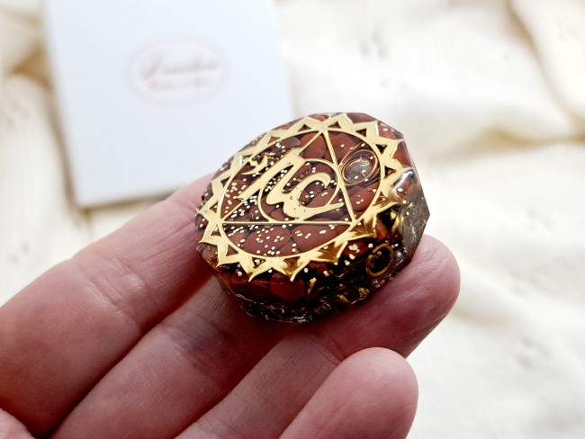 orgonite de poche protection en jaspe rouge pour cadeau merci noel ou anniversaire