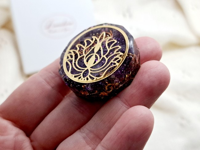 orgonite de poche amethyste, protection et lacher prise, cadeau noel unisexe, pierres naturelles