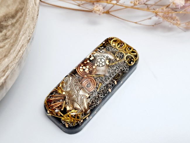 Orgonite de poche protection tourmaline noire pour cadeau noel sportif et amateur de football.