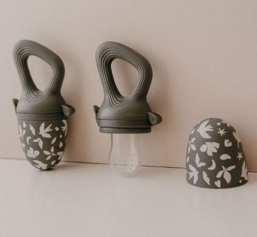 Tétine grignoteuse Zakuw Birdy kaki avec fleurs et oiseaux – Lilie & Co